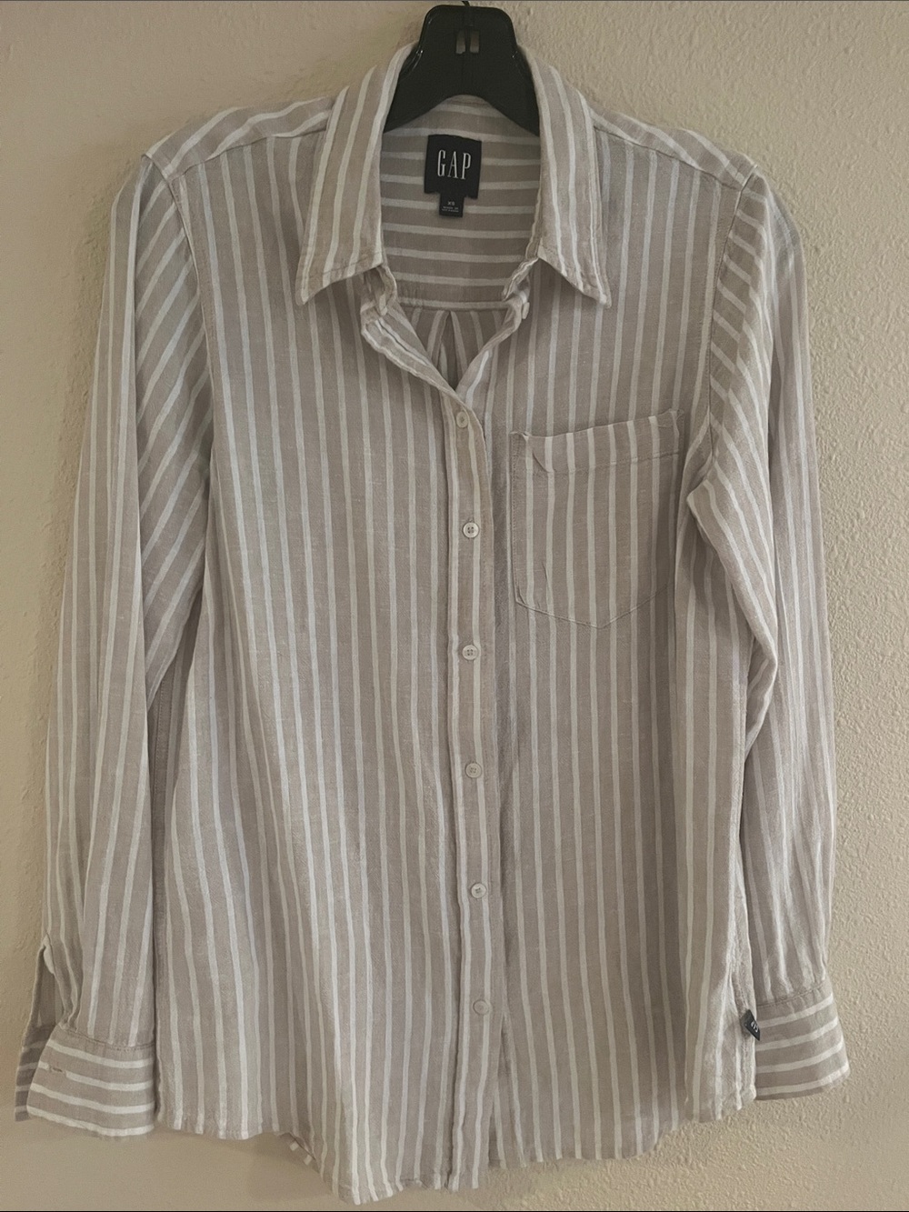 GAP Womens Beige and White Vertical Stripe Button-Down Shirt